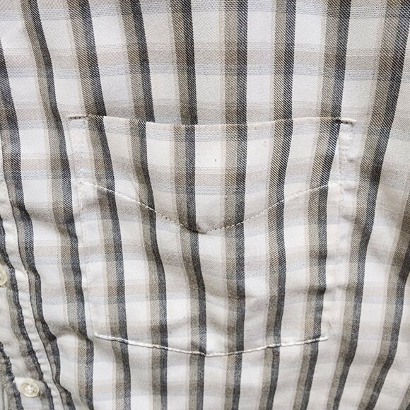 B.U.M. Equipment Mens XL Short Sleeve Button Up Shirt Gray Beige Plaid Polyester - Picture 5 of 9
